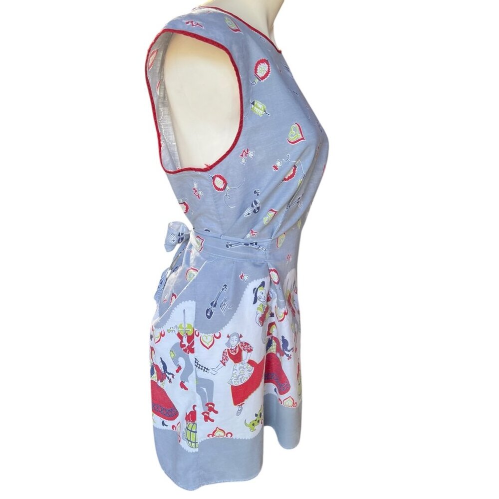 950s Cotton Apron With Folk Art Italian Style Dance Music Print  Red Trim VTG - Picture 4 of 16